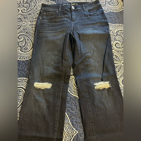 Inc Blue Jeans size 8 frayed patches on legs and cuff of Jean💙 - Picture 6 of 16